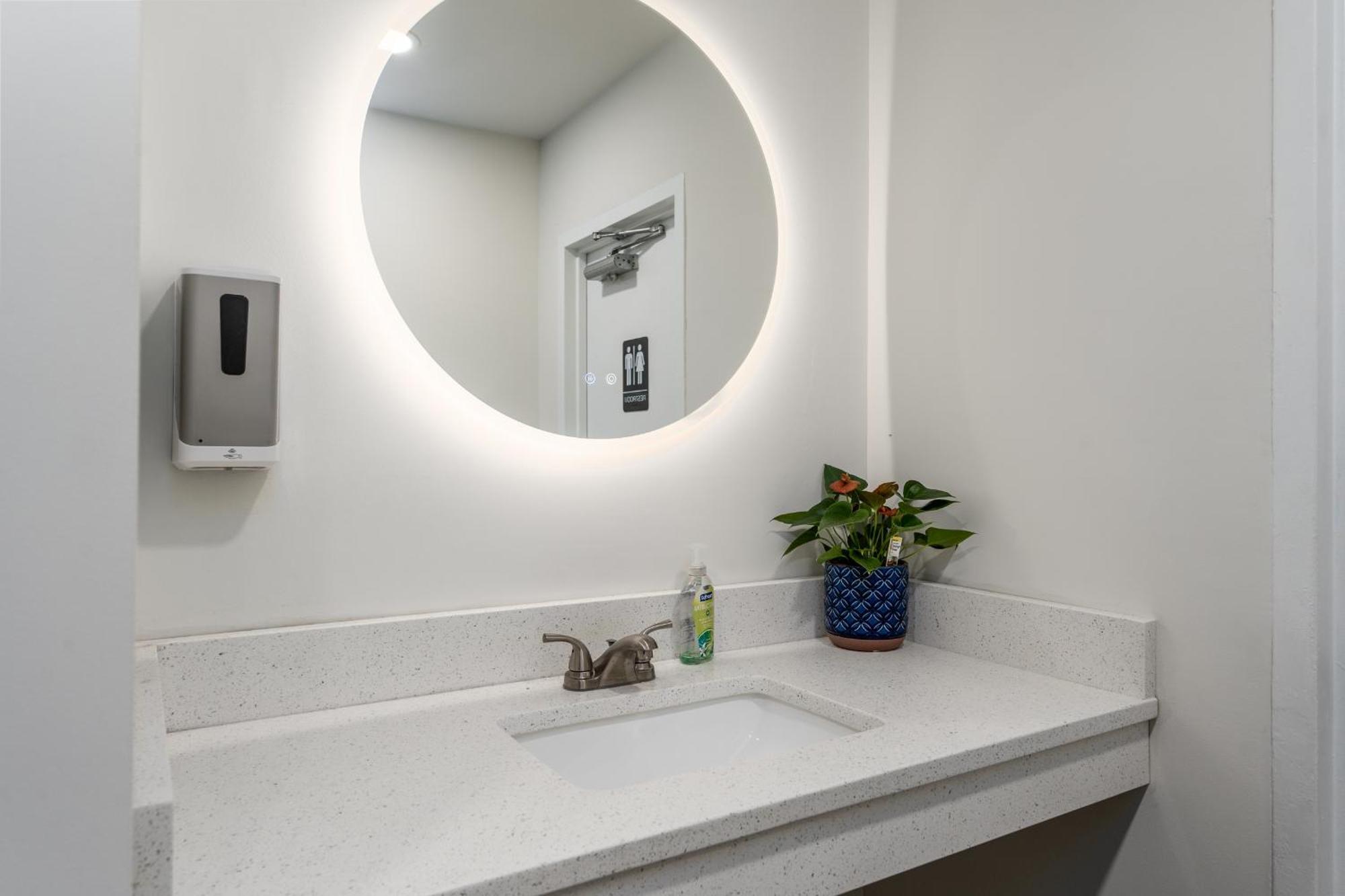 Crewe Boutique Inn Luaran gambar